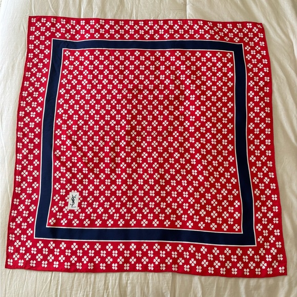 100% silk, Yves Saint Laurent scarf. - Picture 1 of 8
